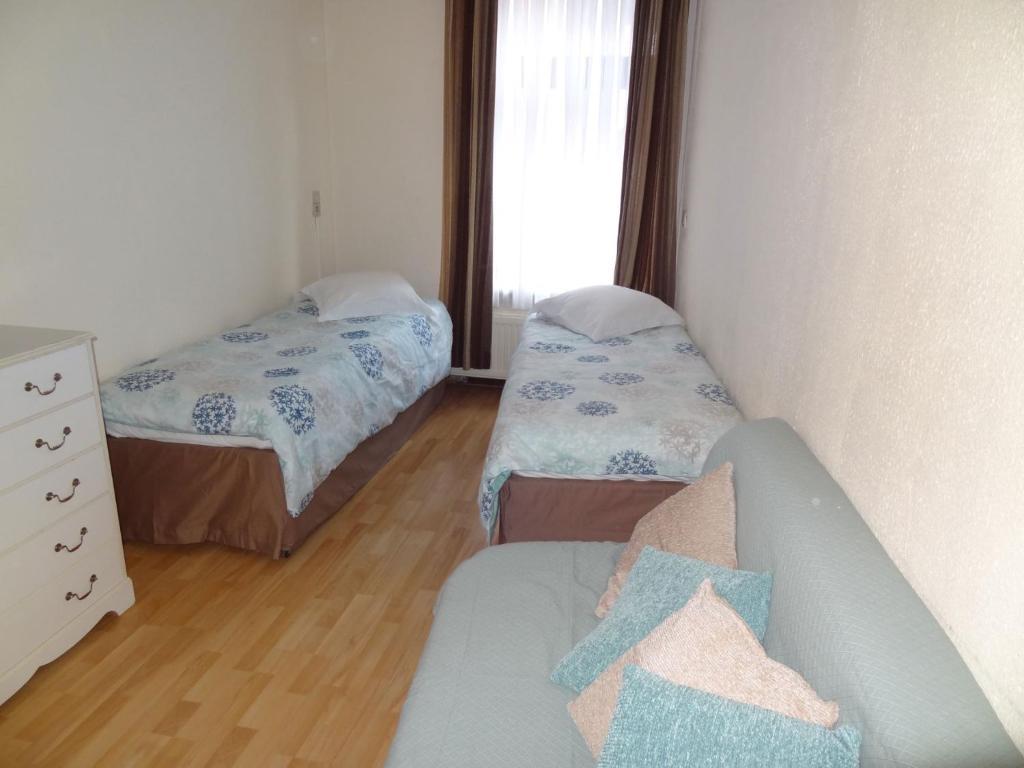 Gemütliches Doppel-/Zweibettzimmer mit Dusche